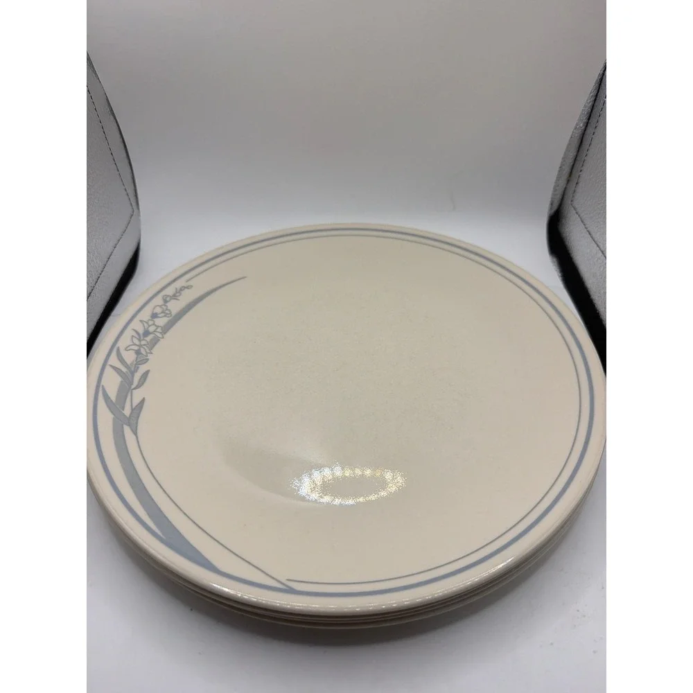 Set of 4 Vintage Corelle Blue Lily Flower Dinner Plates 10.25